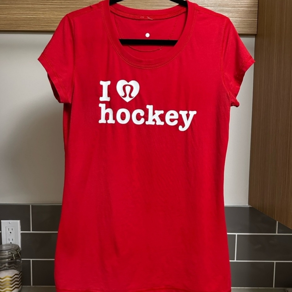 Lululemon “I ❤️ Hockey” Short Sleeve T-Shirt